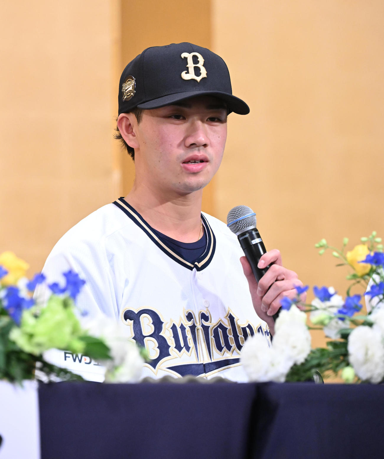 入団会見で抱負を話すオリックス6位片山楽生（撮影・和賀正仁）
