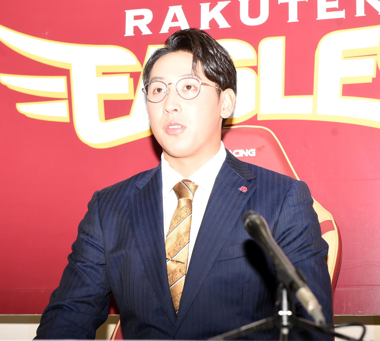 契約更改交渉に臨んだ楽天藤平（撮影・山田愛斗）