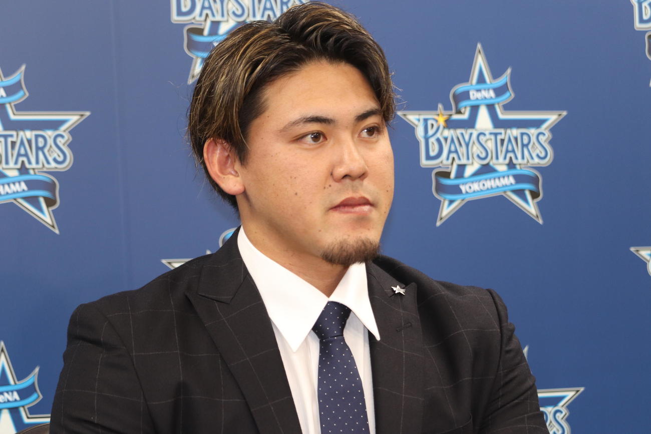 契約更改会見に出席したDeNA中川虎（撮影・小早川宗一郎）
