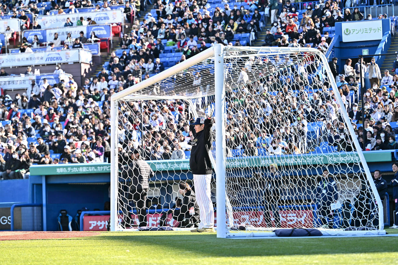PK対決でGKを務めたヤクルト西川（撮影・滝沢徹郎）