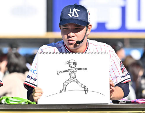 自身のプレーの絵を描き披露するヤクルト坂本（撮影・滝沢徹郎）
