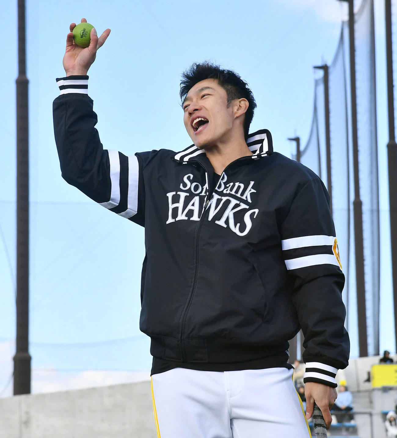 野球教室で笑顔を見せる柳田（撮影・岩下翔太）
