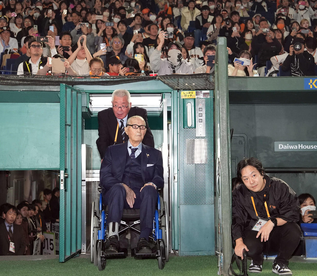 巨人球団創立90周年セレモニーに出席した長嶋終身名誉監督（撮影・たえ見朱実）