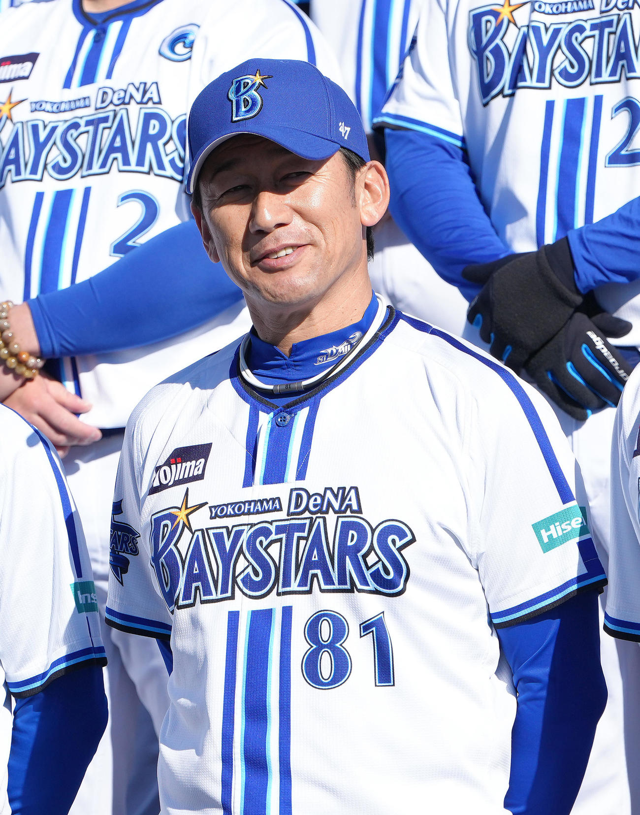 日本一優勝パレードを前にあいさつするDeNA三浦監督（撮影・足立雅史）