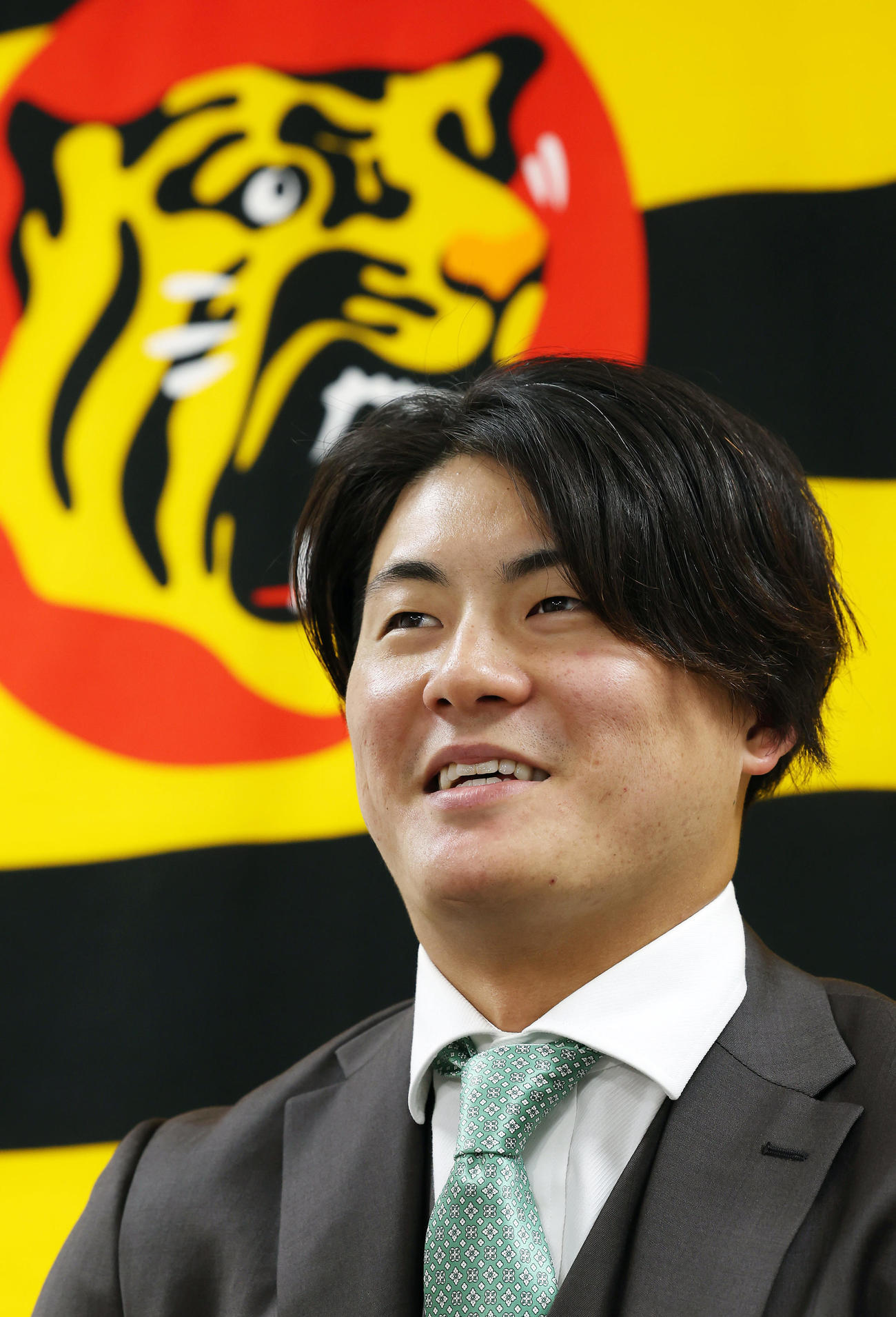 契約を更改し会見に臨む阪神前川（撮影・前田充）
