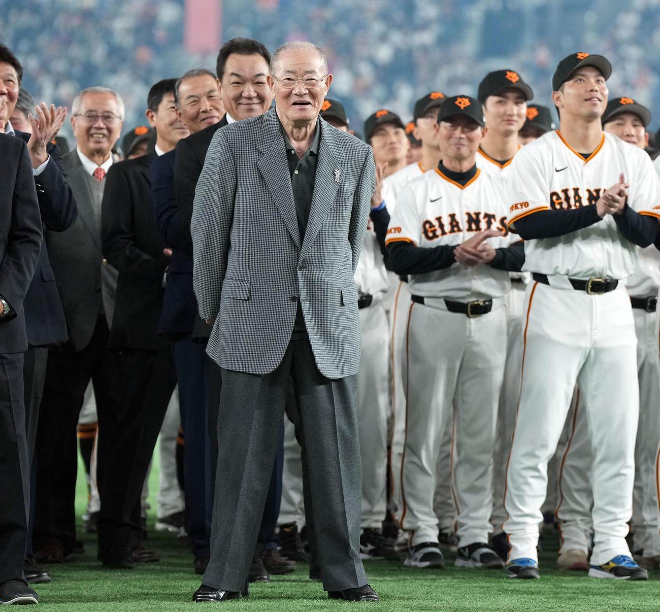 巨人球団創立90周年セレモニーに出席した張本氏（撮影・たえ見朱実）