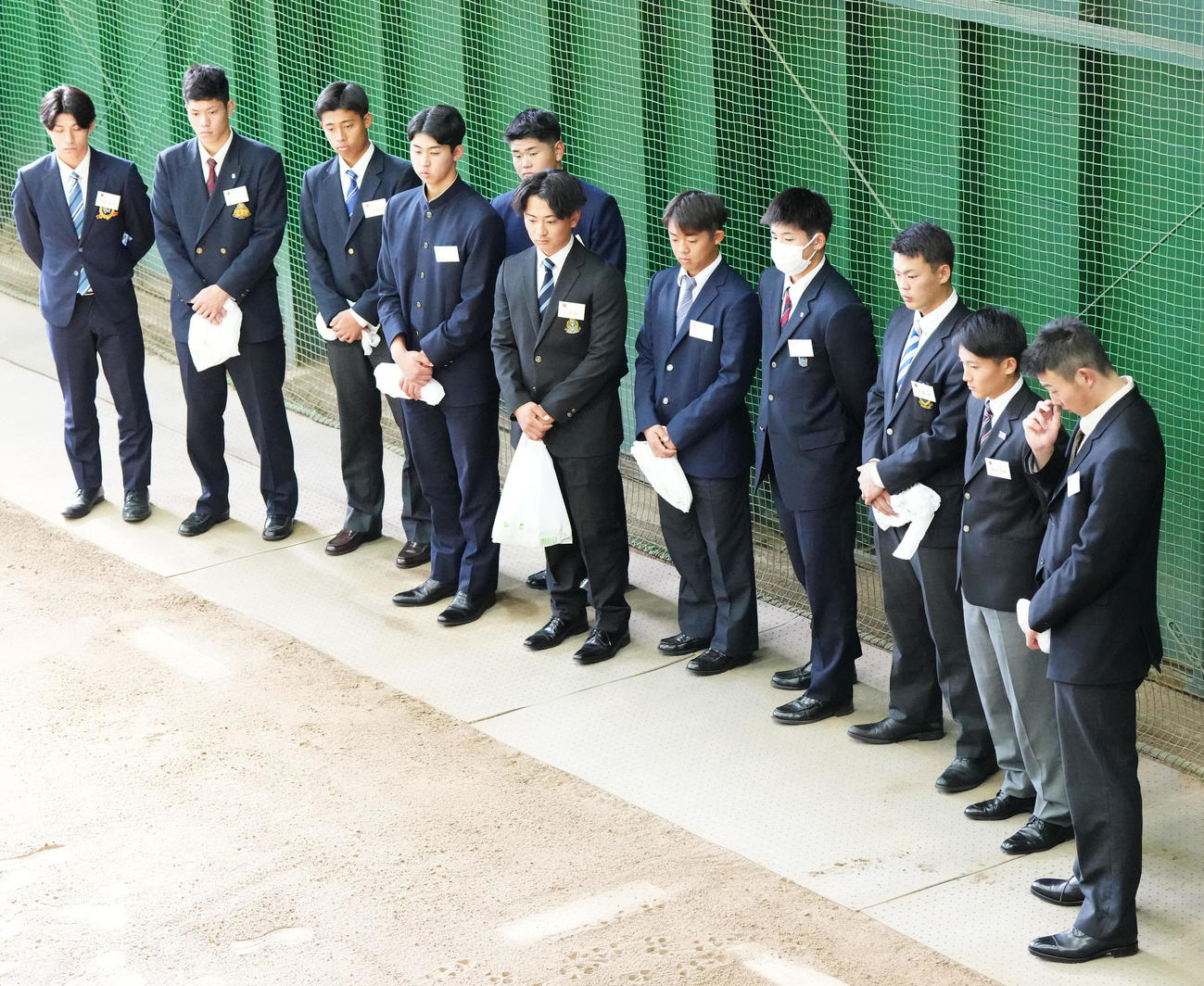 ジャイアンツ球場で施設見学を行う巨人の新人選手（撮影・江口和貴）