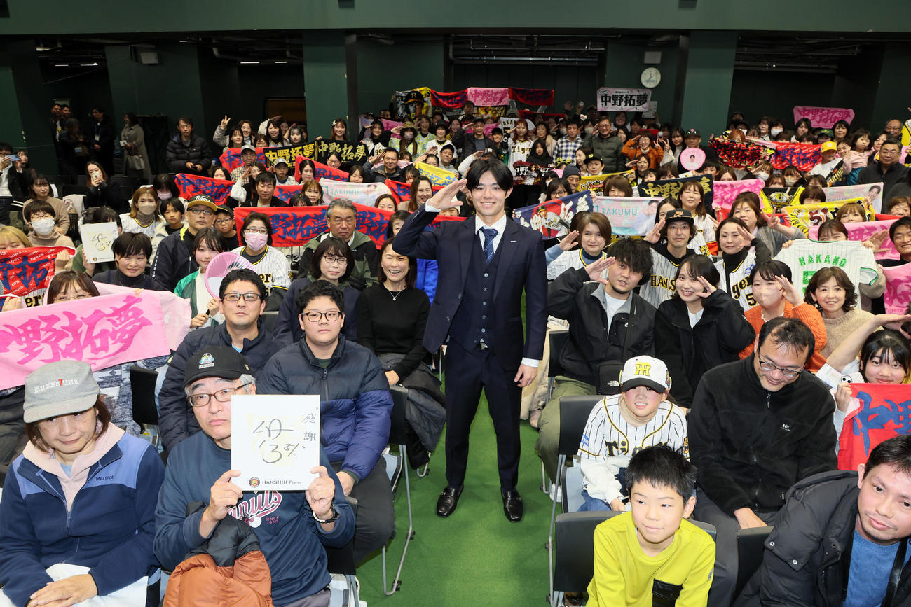 甲子園歴史館のトークショーを行った中野（撮影・加藤哉）