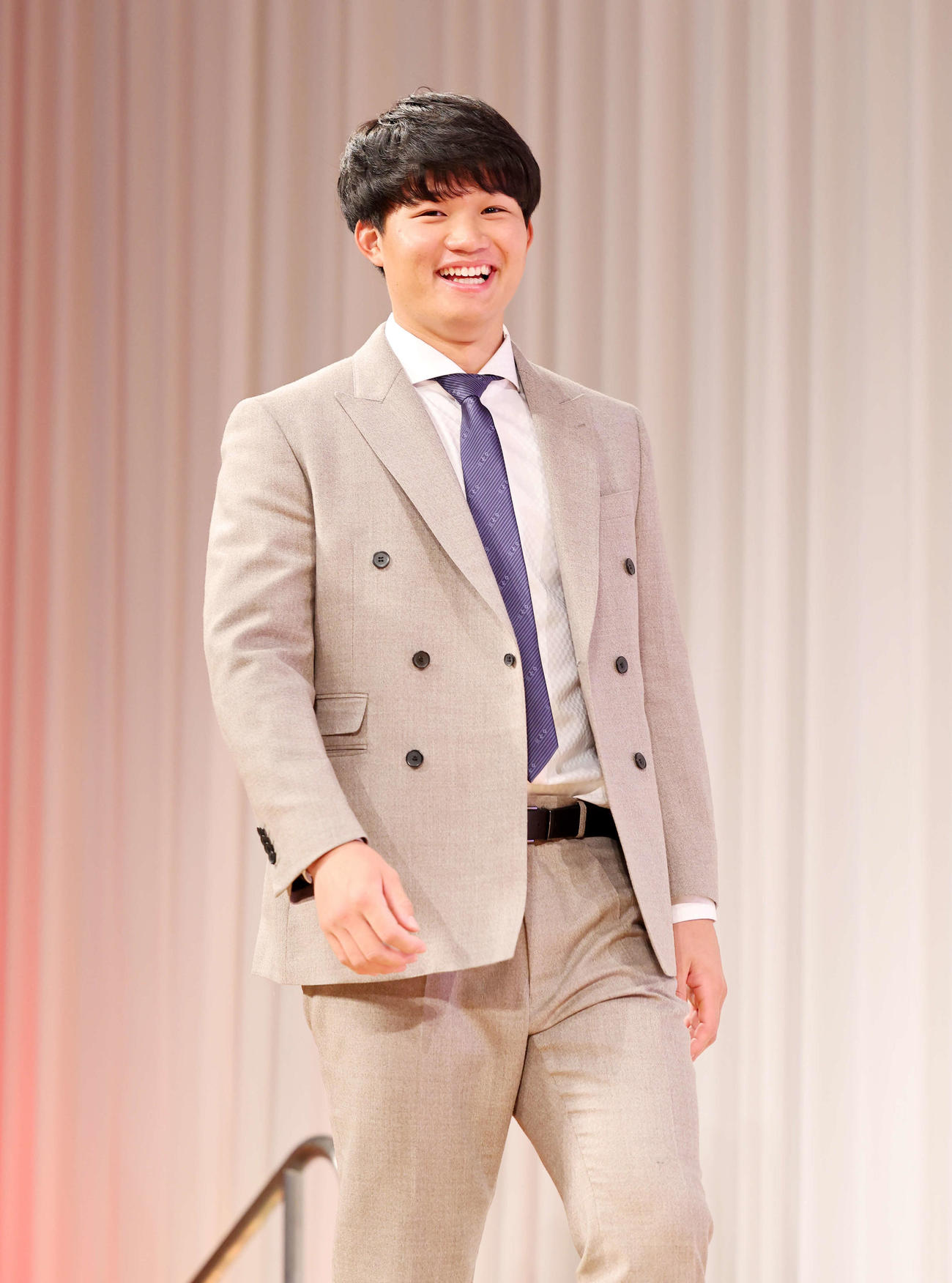 クリスマスイベントに登場した阪神森下（撮影・鈴木正人）