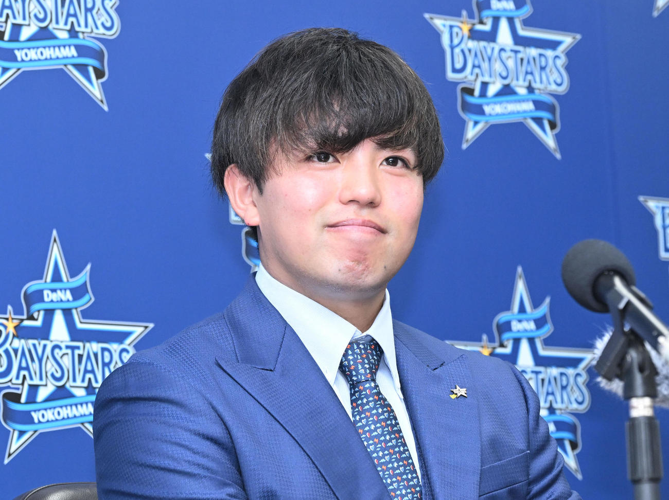 契約更改後の記者会見で今季を振り返るDeNA東（撮影・千葉一成）