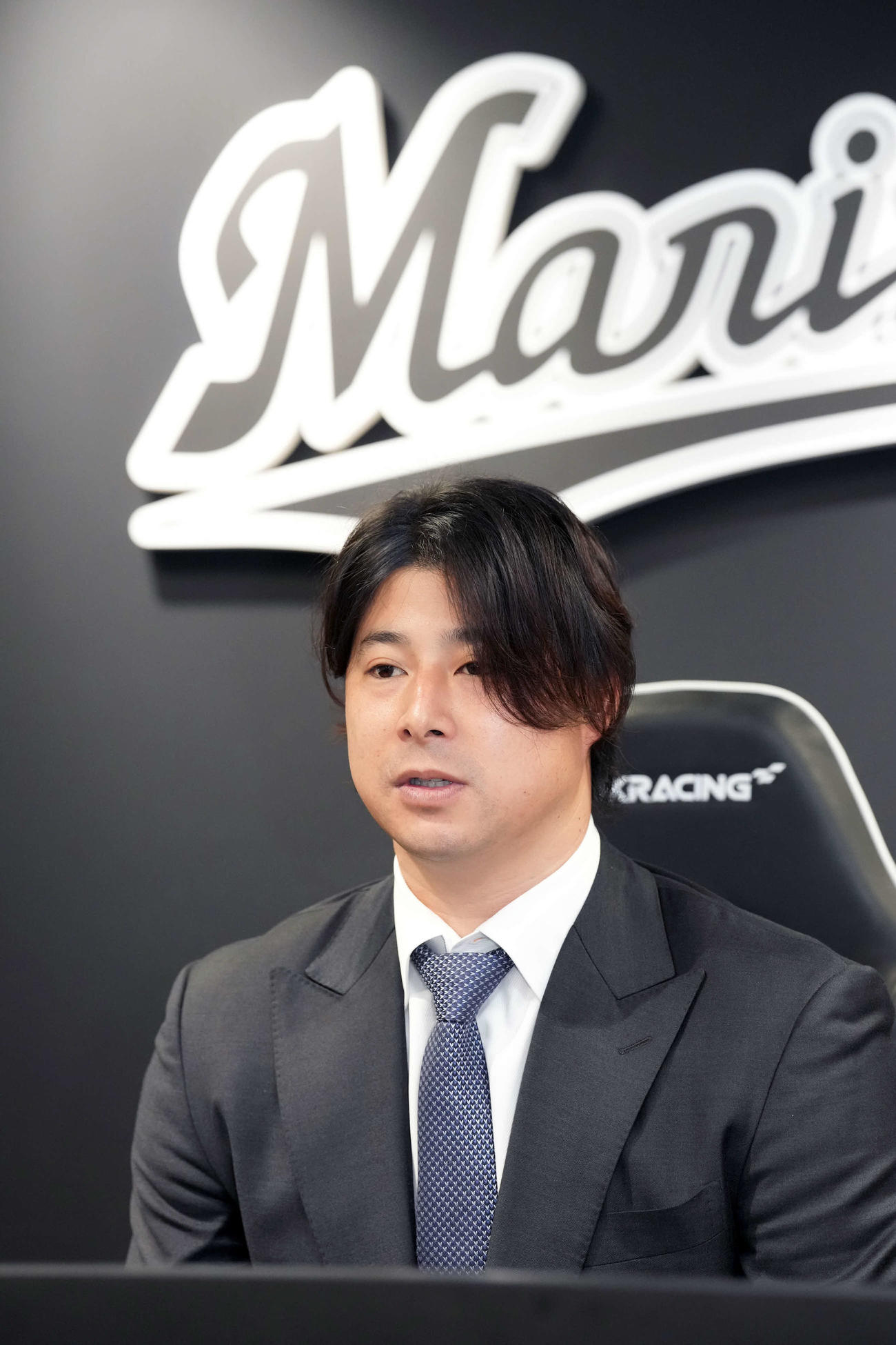 契約更改を終え会見するロッテ藤岡（撮影・小沢裕）