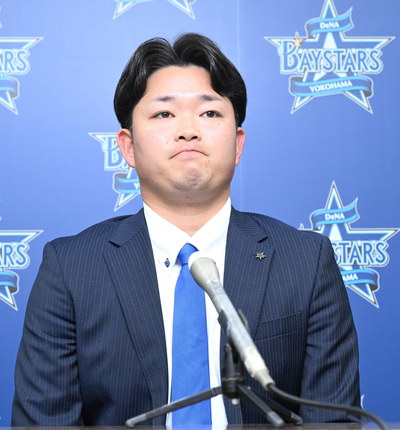 契約更改後の記者会見で今季を振り返るDeNA石田裕（撮影・千葉一成）