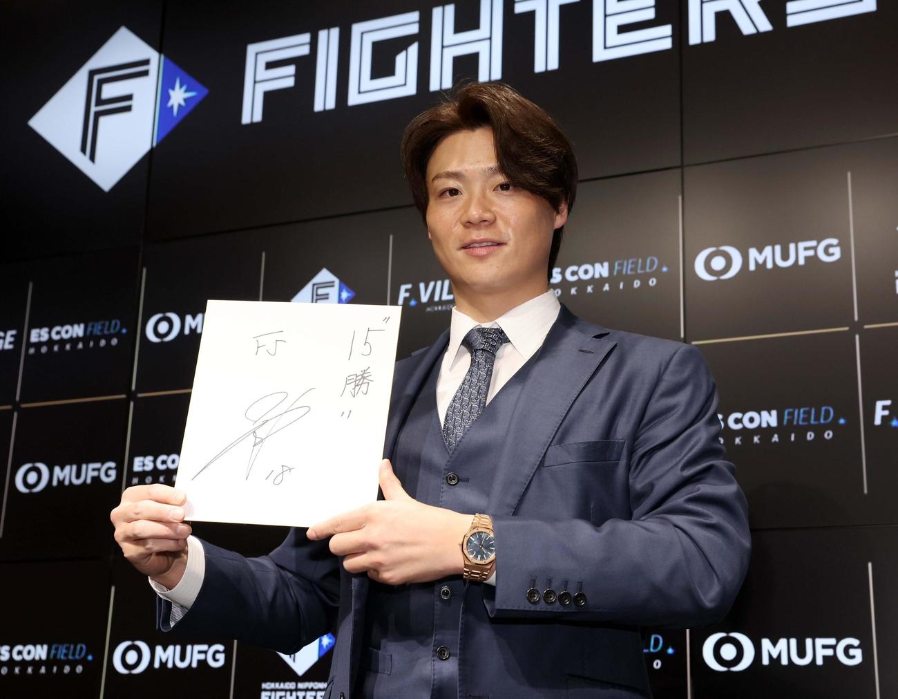 契約更改を終え来季目標に「15勝」を掲げる日本ハム山崎（撮影・黒川智章）