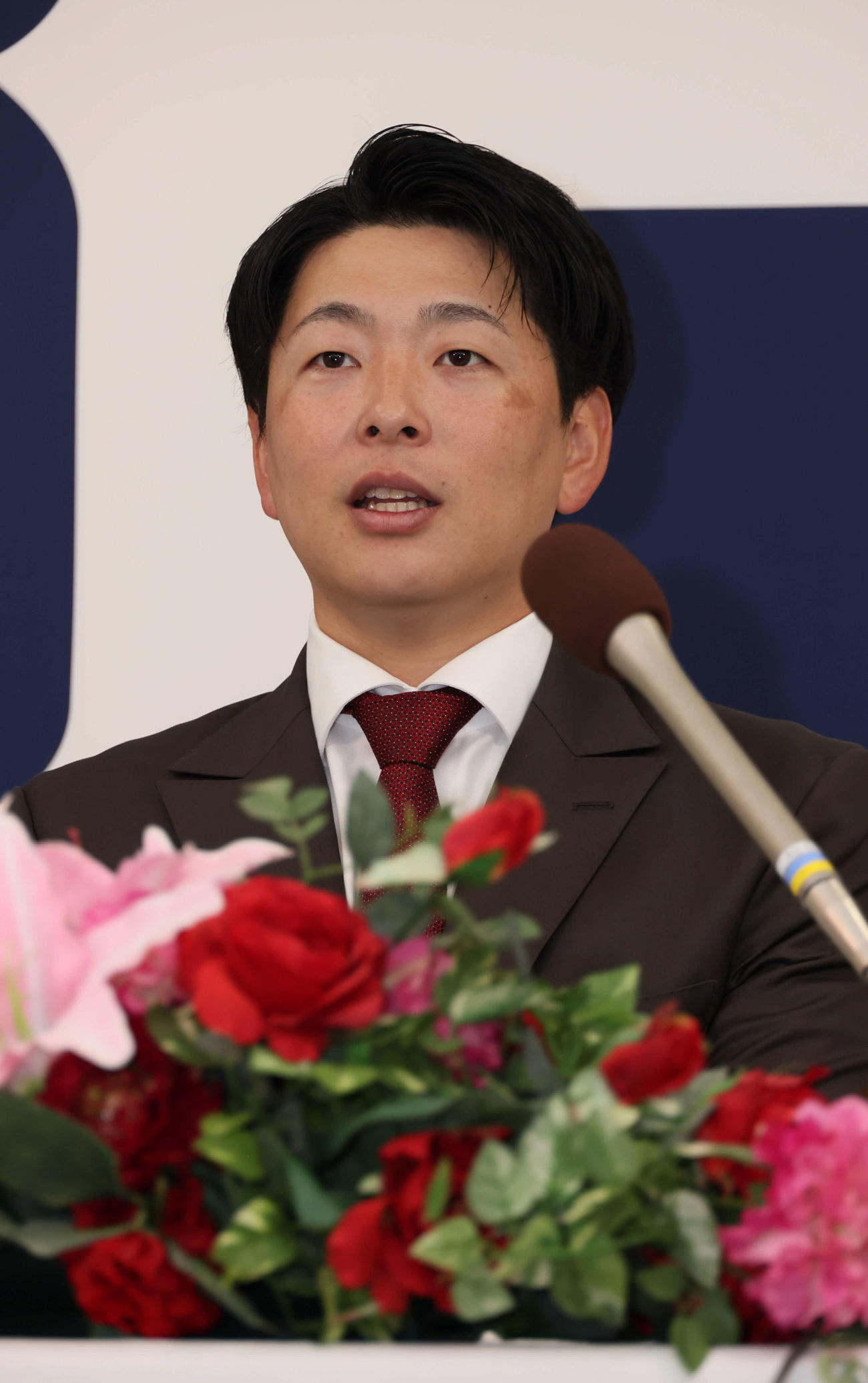 契約更改後、会見する広島大瀬良（撮影・加藤孝規）