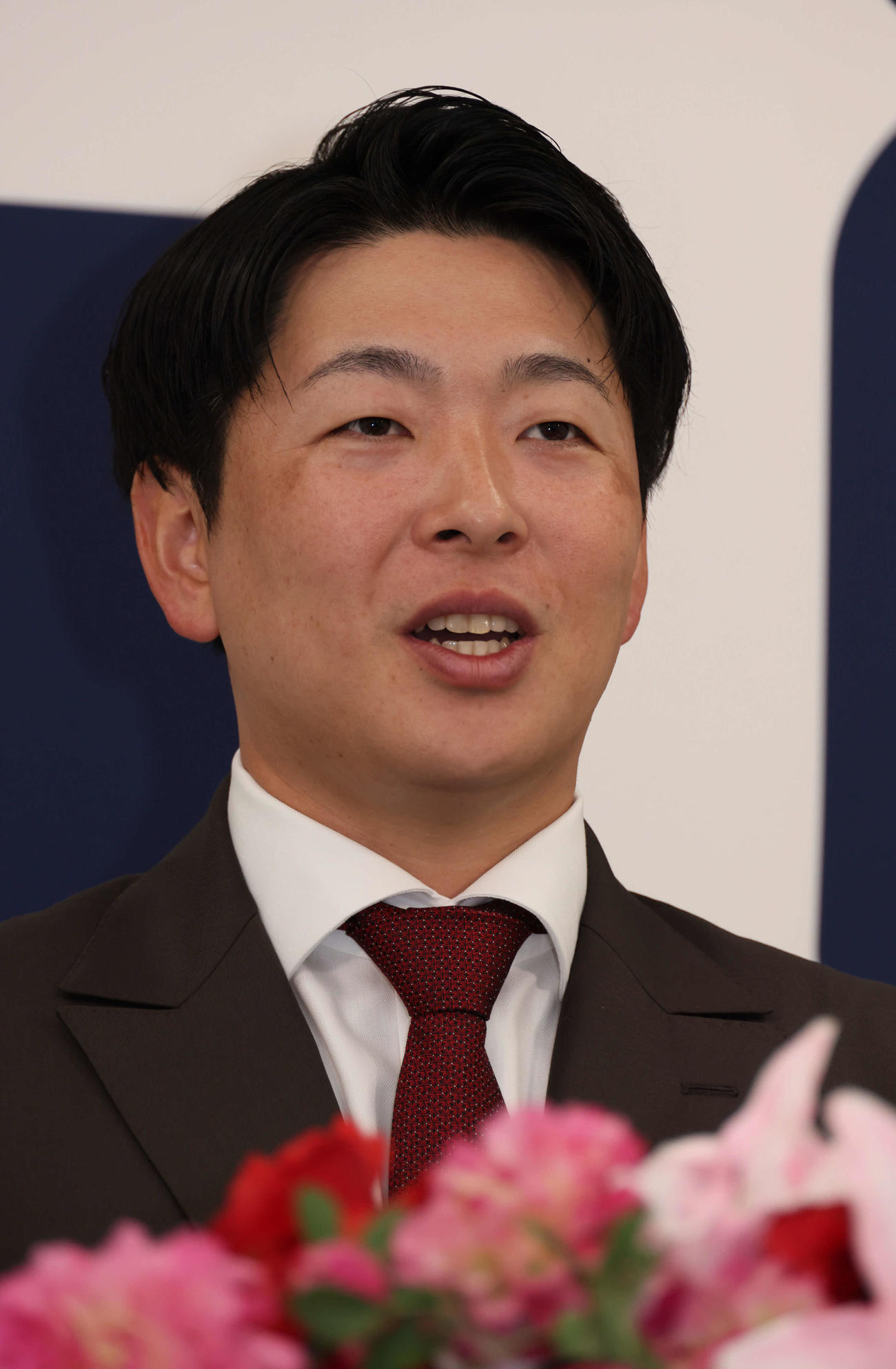 契約更改後、会見する広島大瀬良（撮影・加藤孝規）