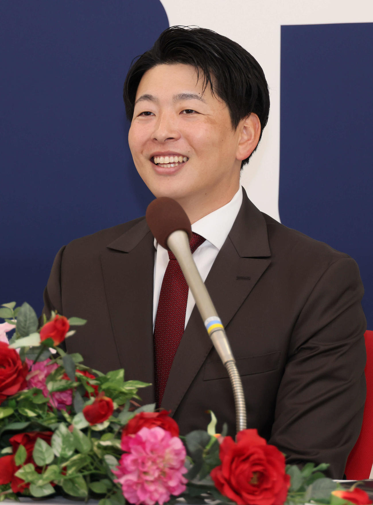 契約更改後、会見する広島大瀬良（撮影・加藤孝規）