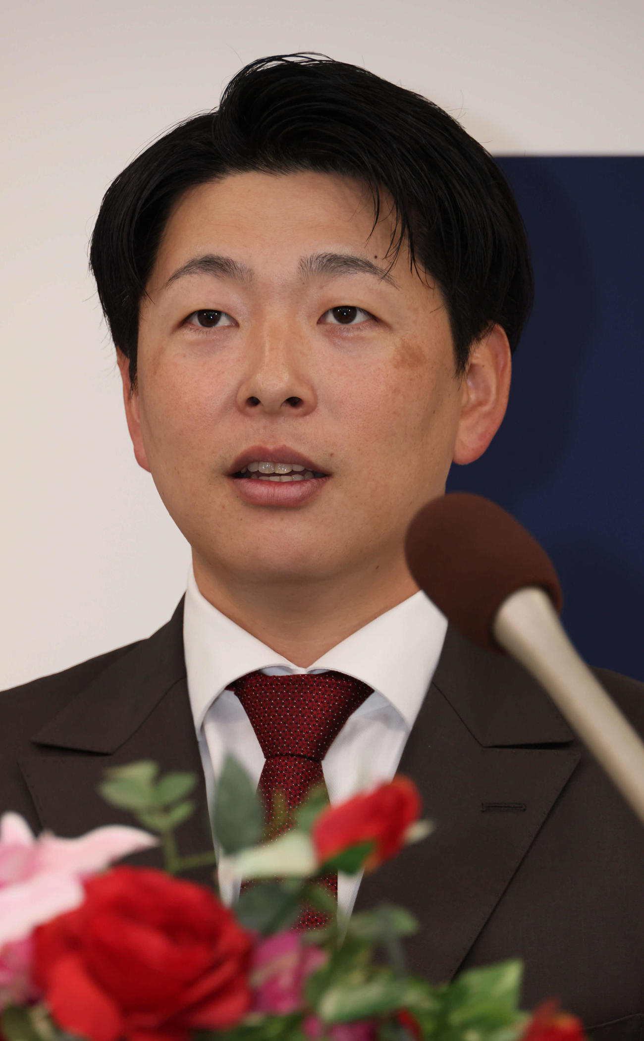 契約更改後、会見する広島大瀬良（撮影・加藤孝規）