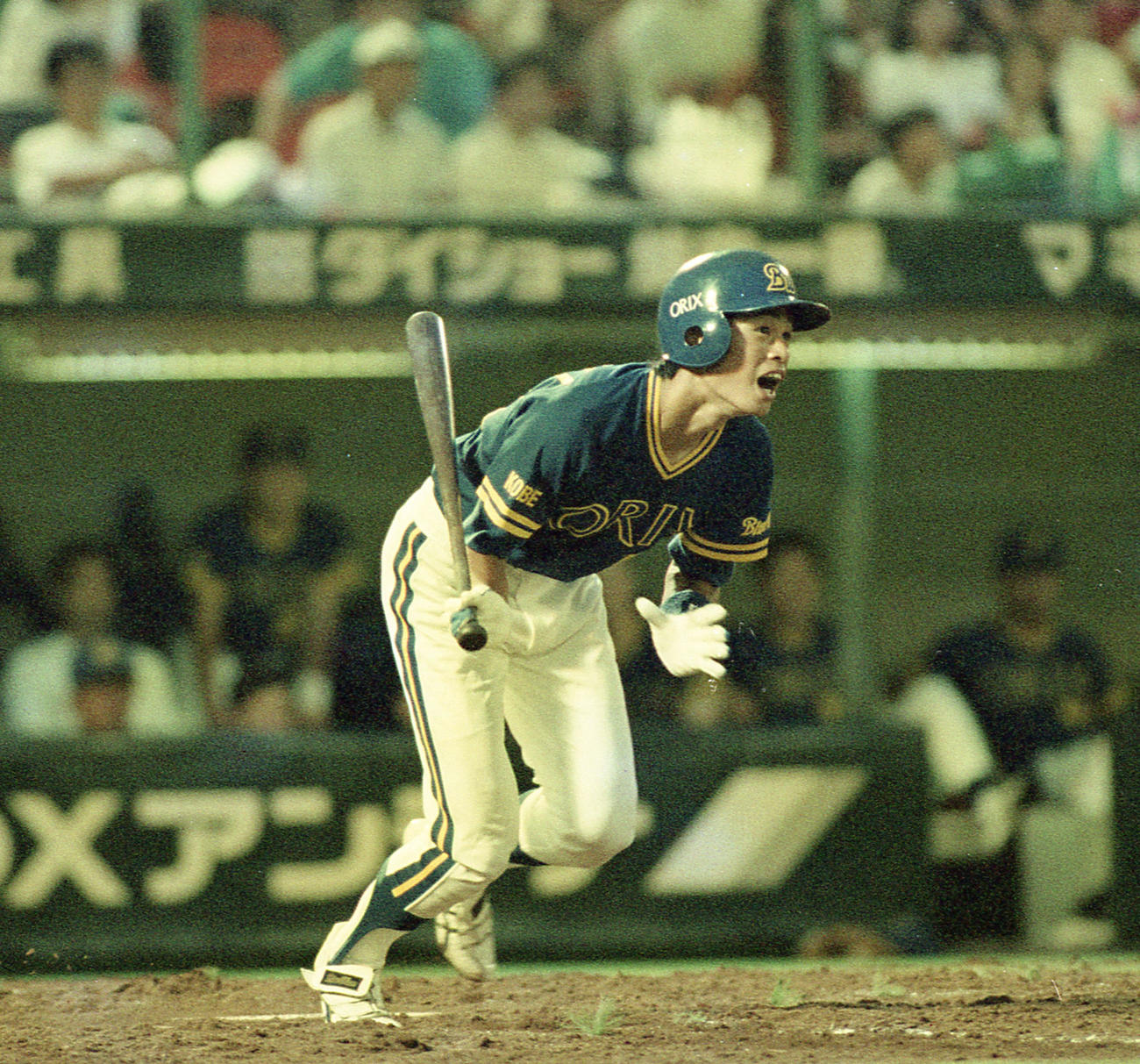プロ初安打を放つイチロー（1992年7月12日撮影）