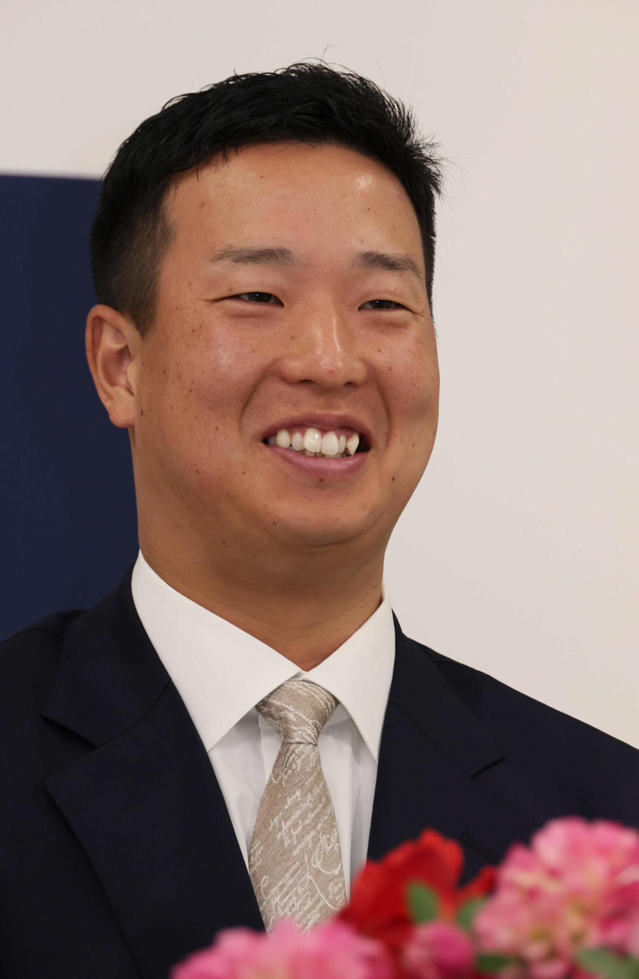 契約更改後、会見する広島塹江（撮影・加藤孝規）