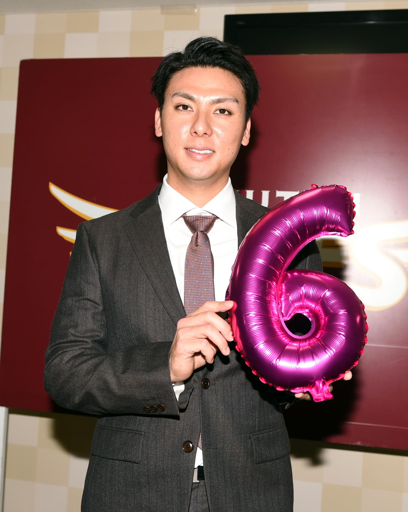 契約更改交渉に臨み、来季から背番号6を背負うことを明かした楽天村林（撮影・山田愛斗）