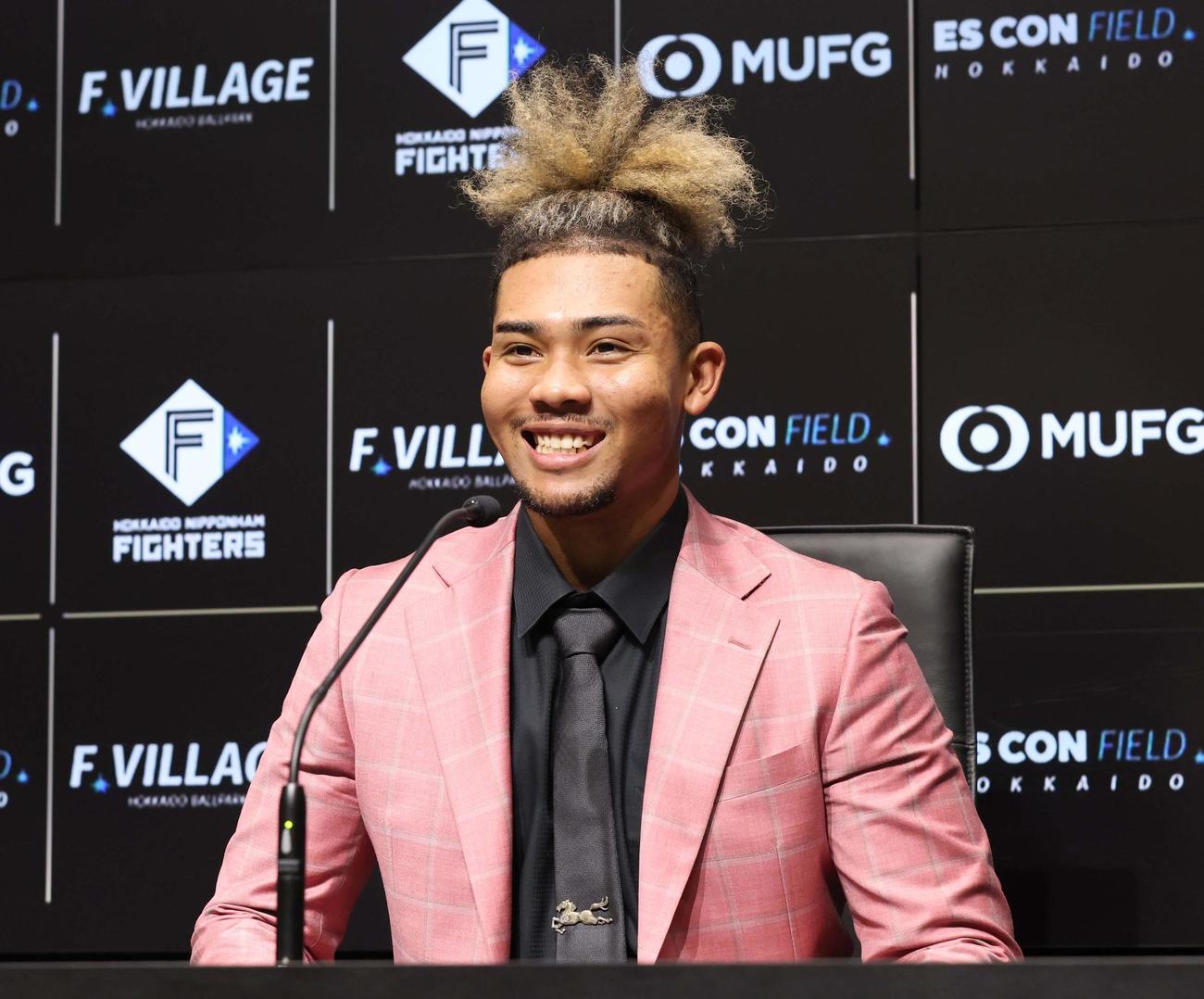 契約更改を終え会見する日本ハム水谷（撮影・黒川智章）