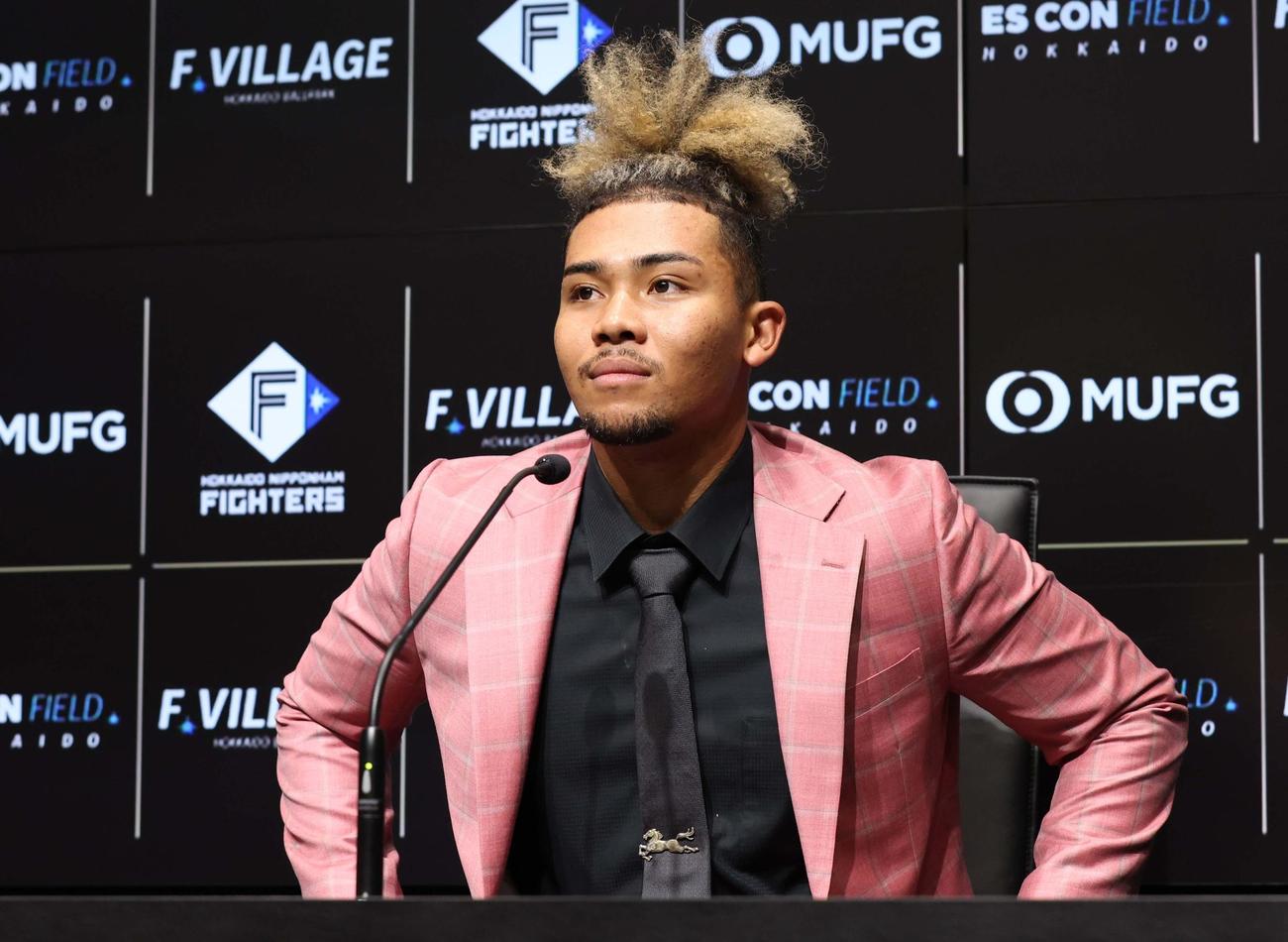 契約更改を終え会見する日本ハム水谷（撮影・黒川智章）