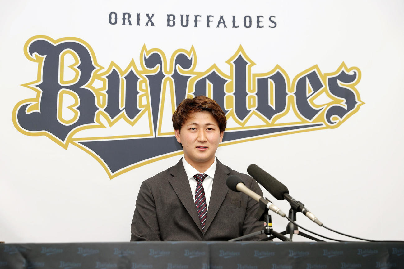 契約更改を終え会見に臨むオリックス紅林（撮影・前田充）