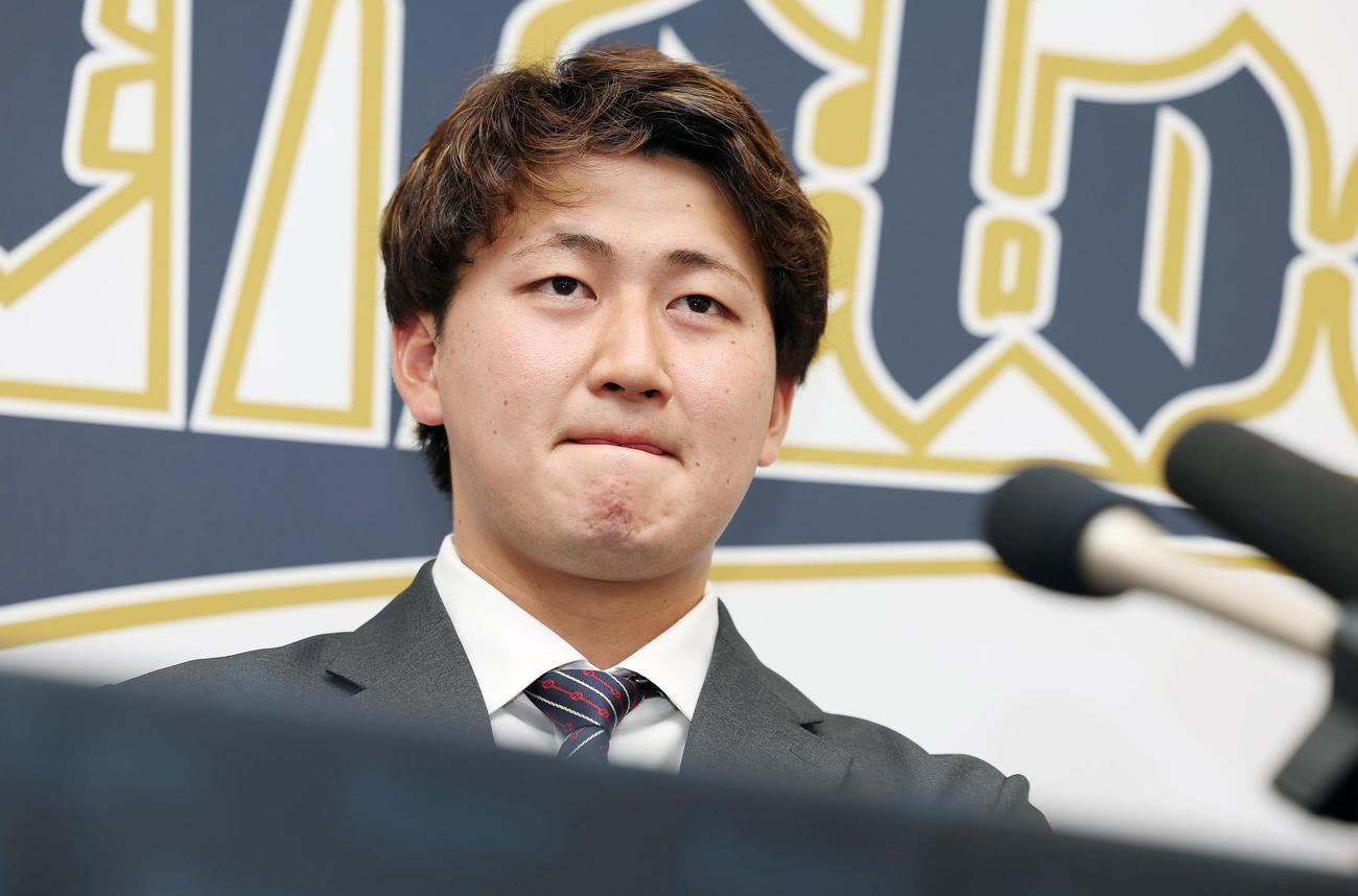 契約更改を終え会見に臨むオリックス紅林（撮影・前田充）