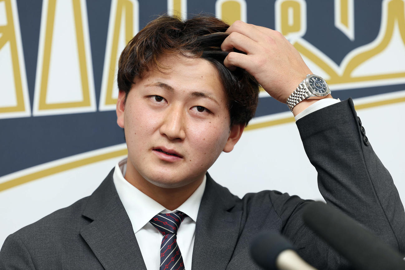 契約更改を終え会見に臨むオリックス紅林（撮影・前田充）