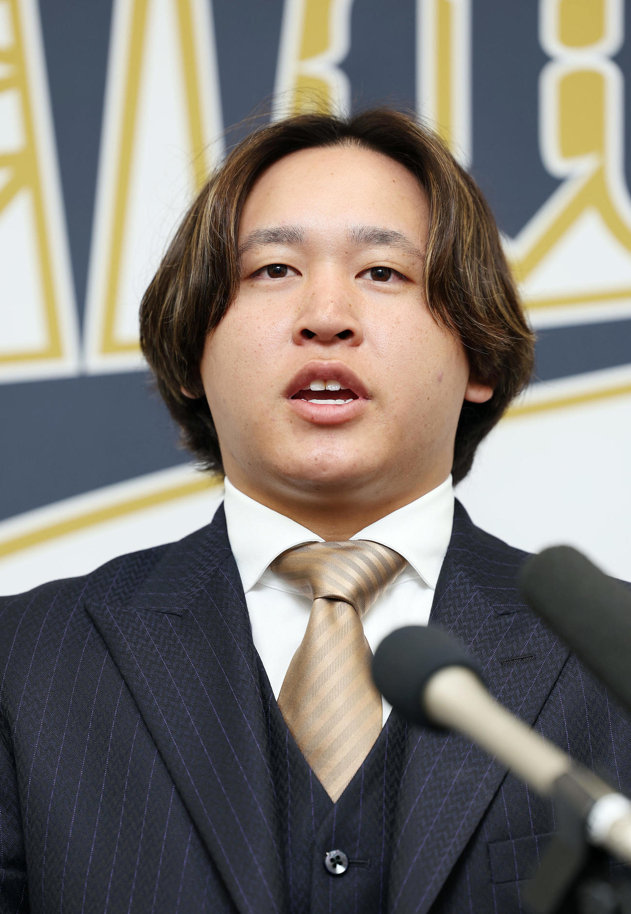 契約更改を終え会見に臨むオリックス宮城（撮影・前田充）