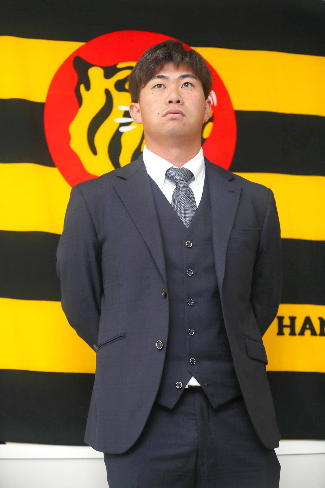 阪神桐敷拓馬は契約更改を終え、会見する（撮影・上山淳一）