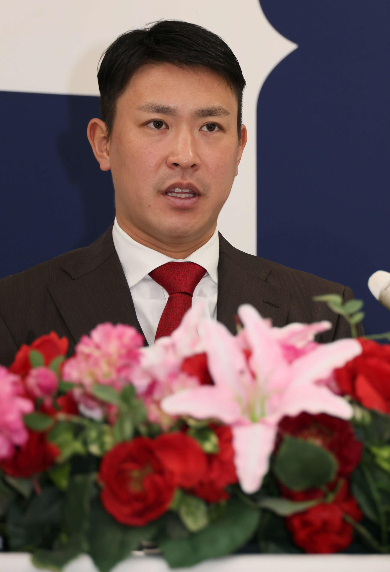 契約更改後、会見する広島堂林（撮影・加藤孝規）