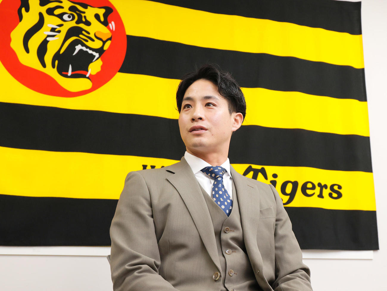 阪神木浪は契約更改を終え会見する（撮影・上山淳一）