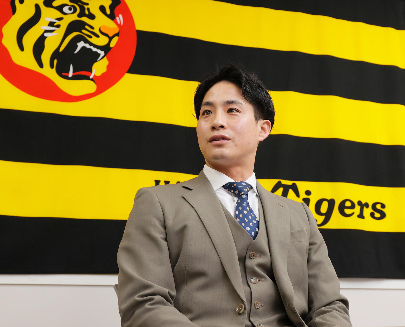 阪神木浪は契約更改を終え会見する（撮影・上山淳一）