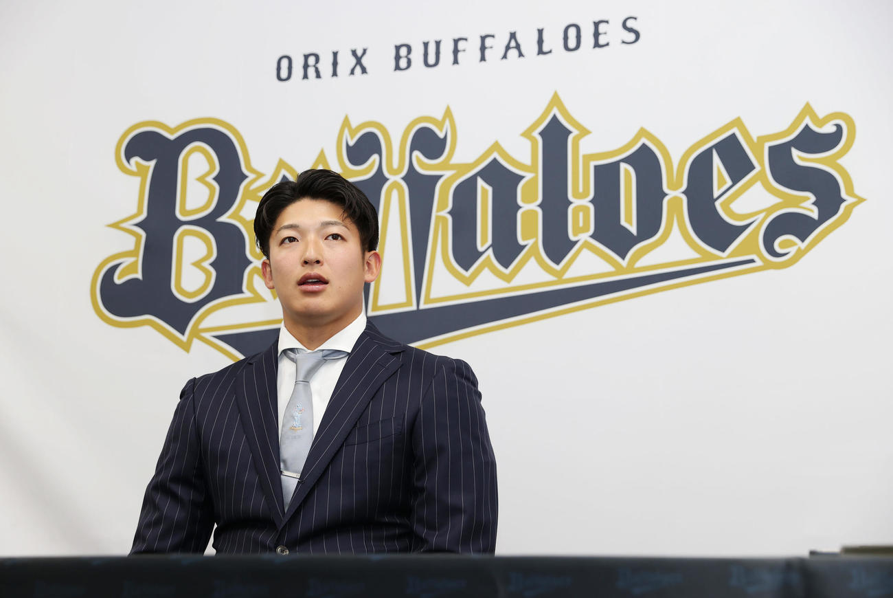 契約更改を終え会見に臨むオリックス山崎（撮影・前田充）