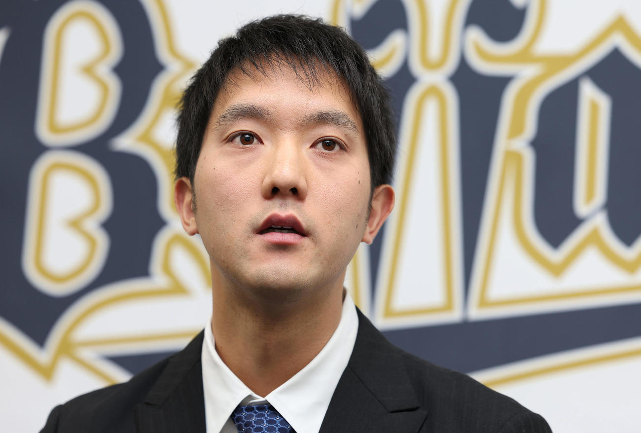 契約更改を終え会見に臨むオリックス田嶋（撮影・前田充）