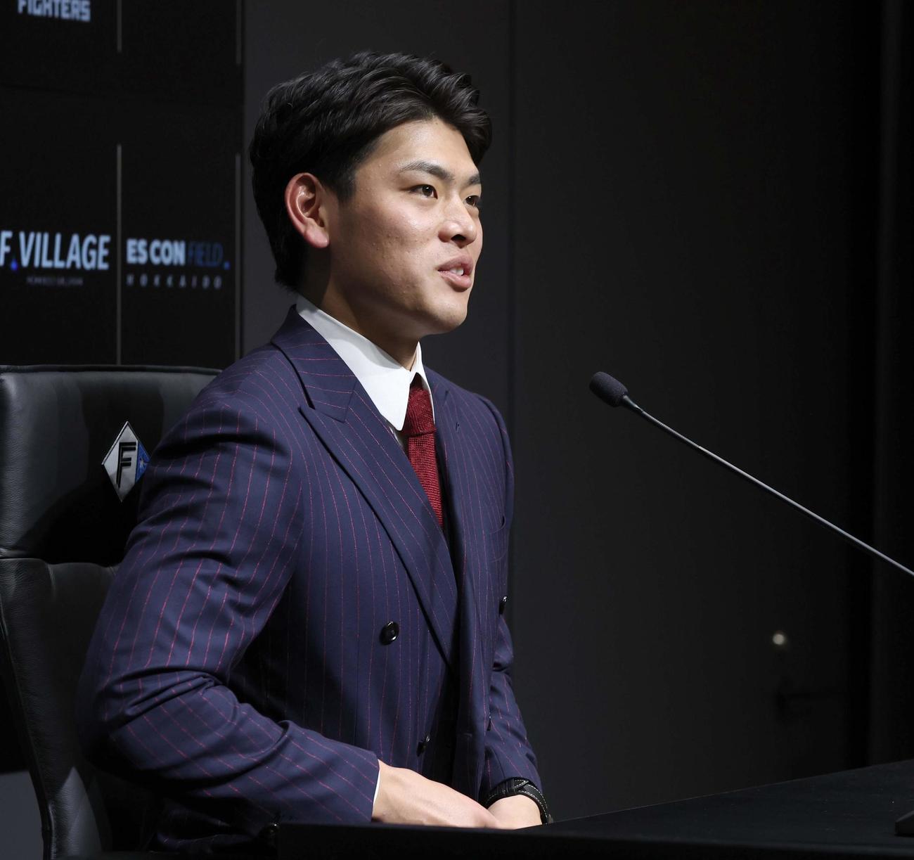 契約更改を終え会見する日本ハム野村（撮影・黒川智章）
