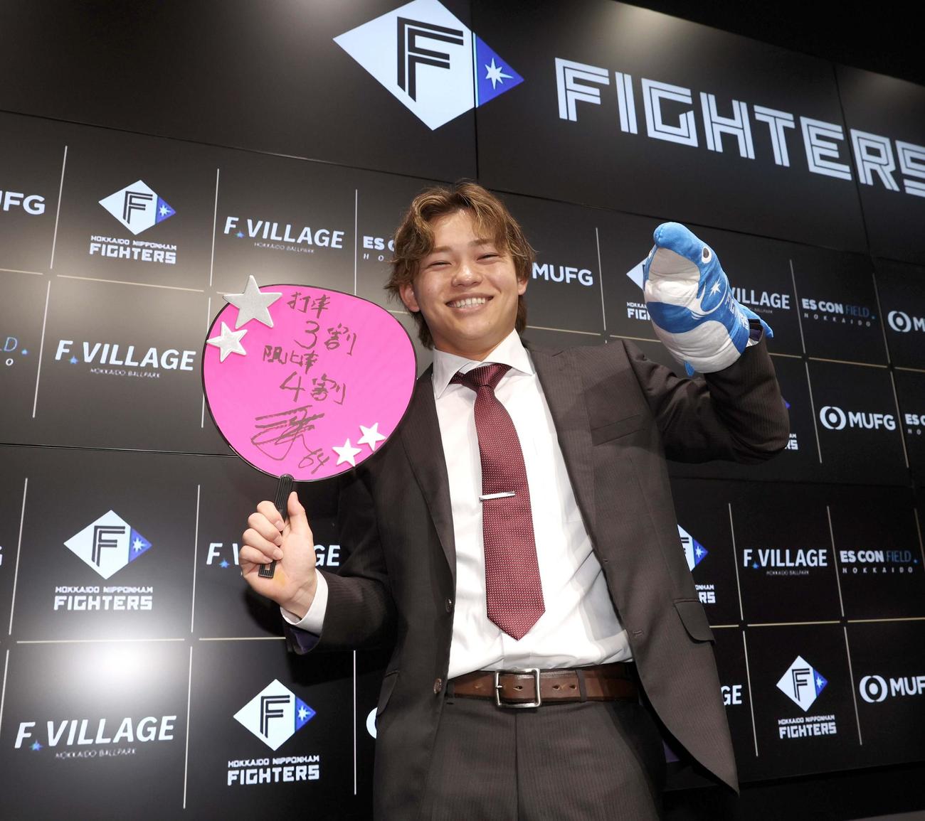 契約更改を終え笑顔で来季目標を掲げる日本ハム田宮（撮影・黒川智章）