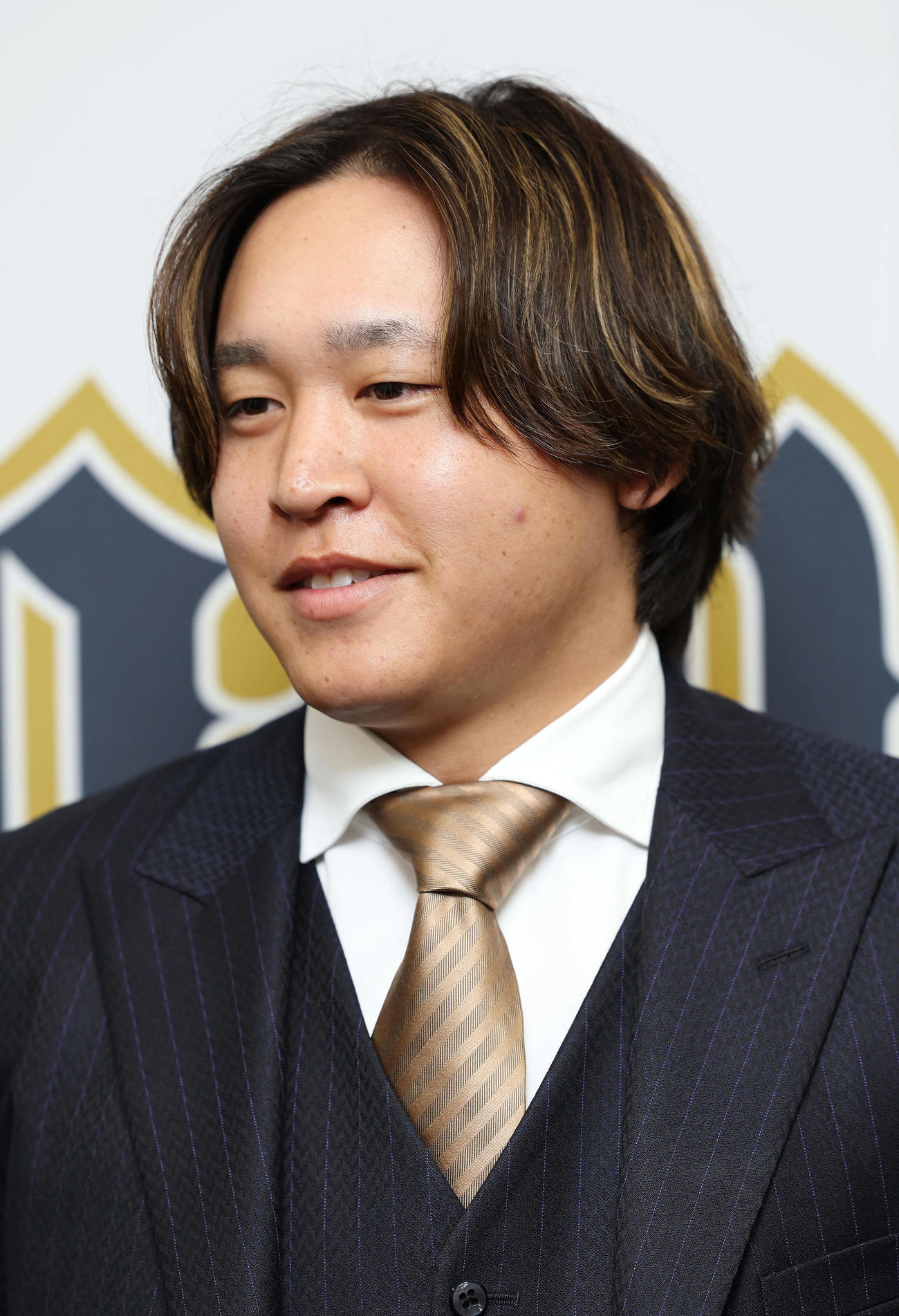 契約更改を終え会見に臨むオリックス宮城（撮影・前田充）