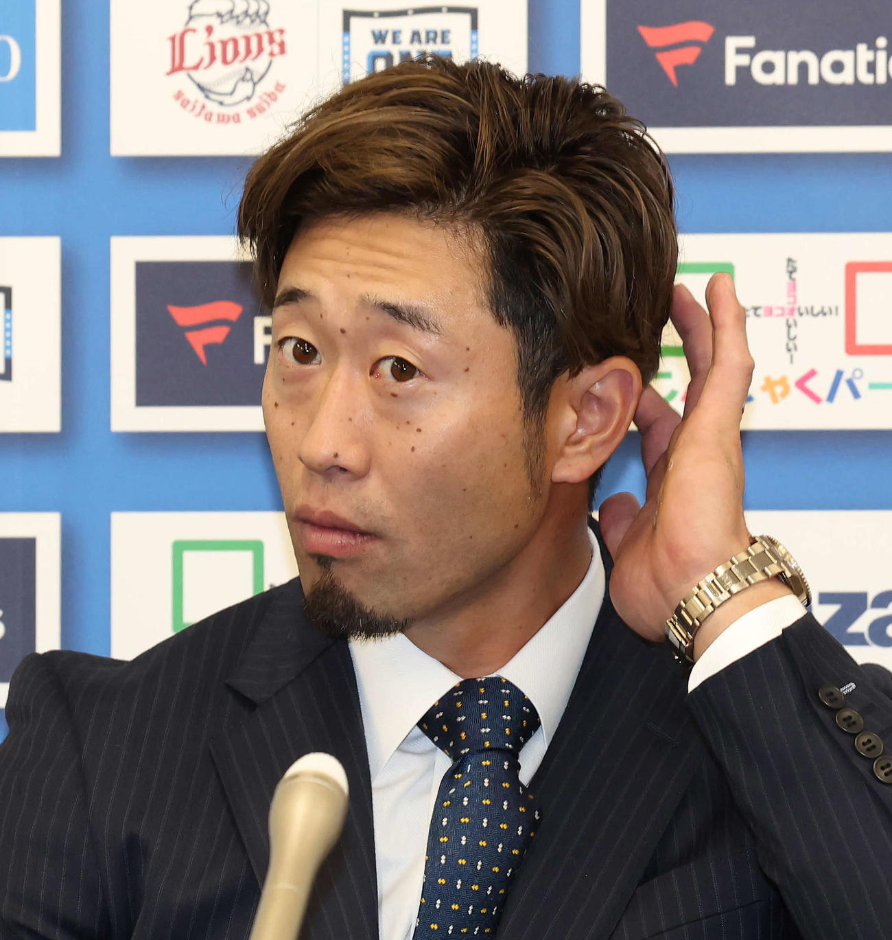 現状維持でサインして契約更改を済ませた西武外崎（撮影・丹羽敏通）