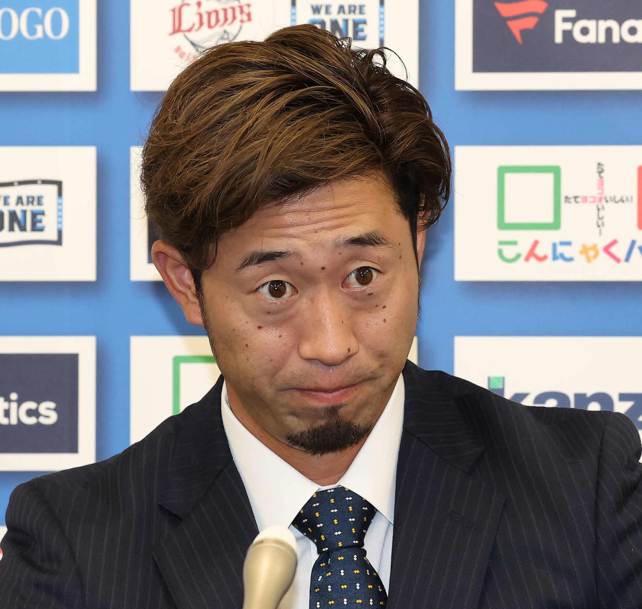 現状維持でサインして契約更改を済ませた西武外崎（撮影・丹羽敏通）