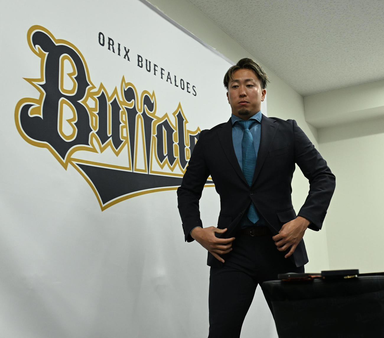 アップで契約更改を終えたオリックス井口（撮影・和賀正仁）