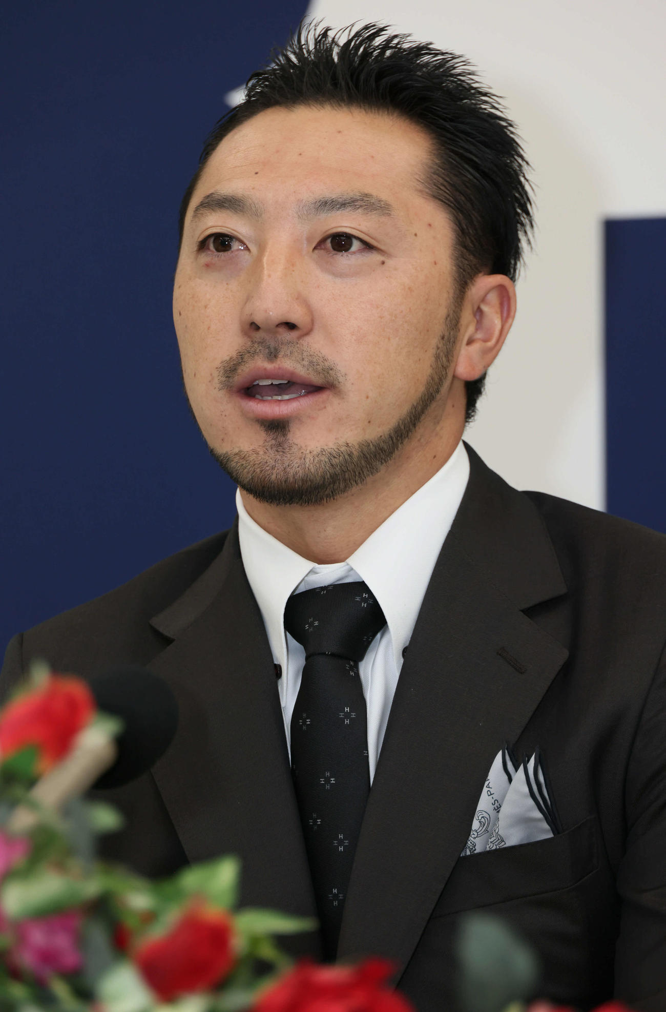 契約更改後、会見する広島菊池（撮影・加藤孝規）