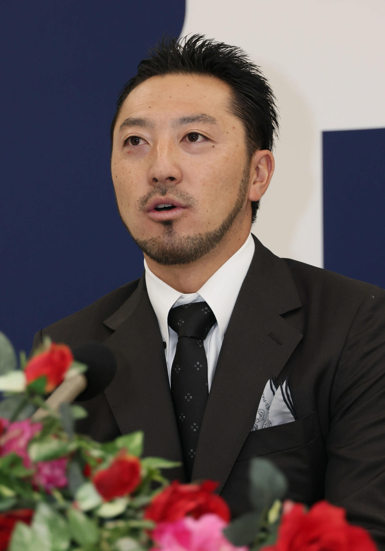 契約更改後、会見する広島菊池（撮影・加藤孝規）