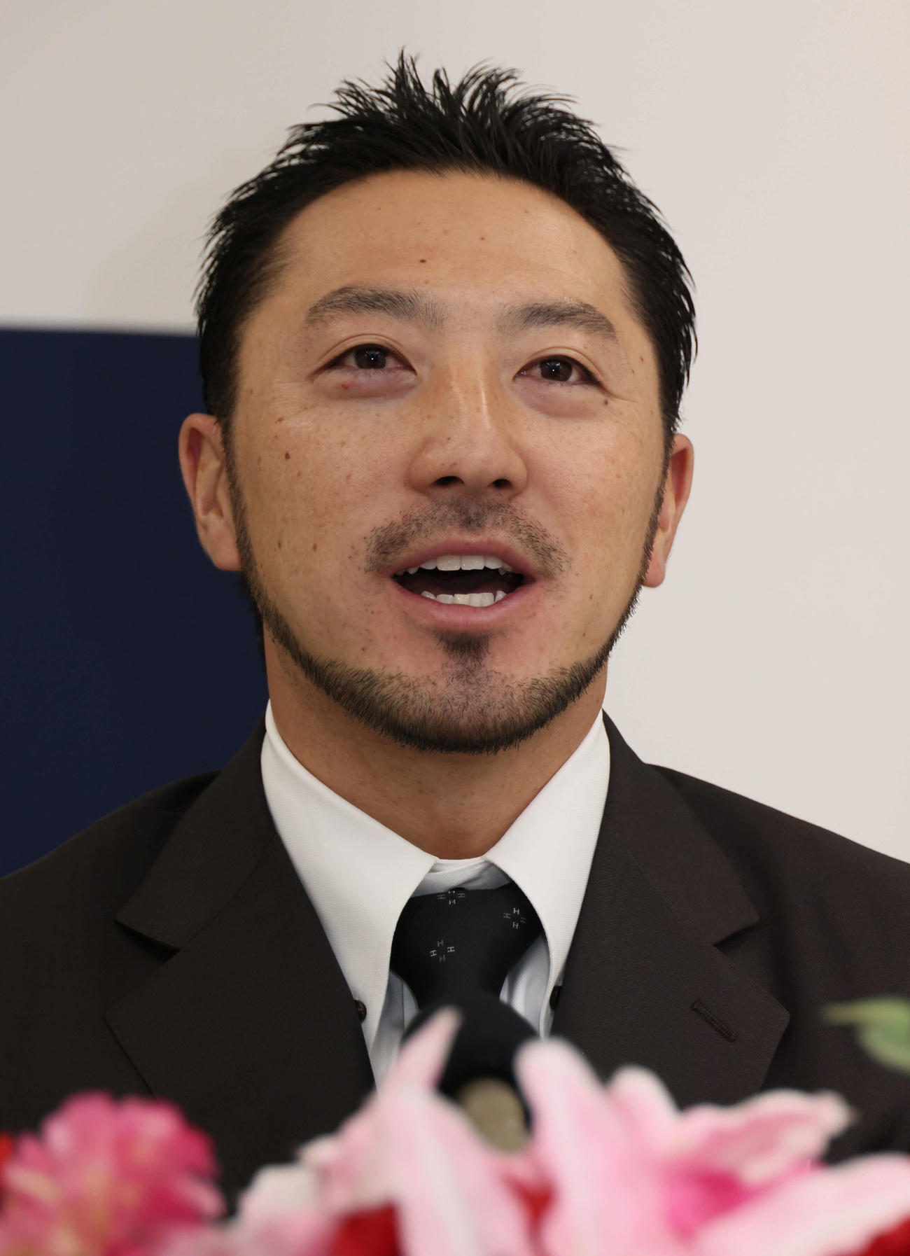 契約更改後、会見する広島菊池（撮影・加藤孝規）
