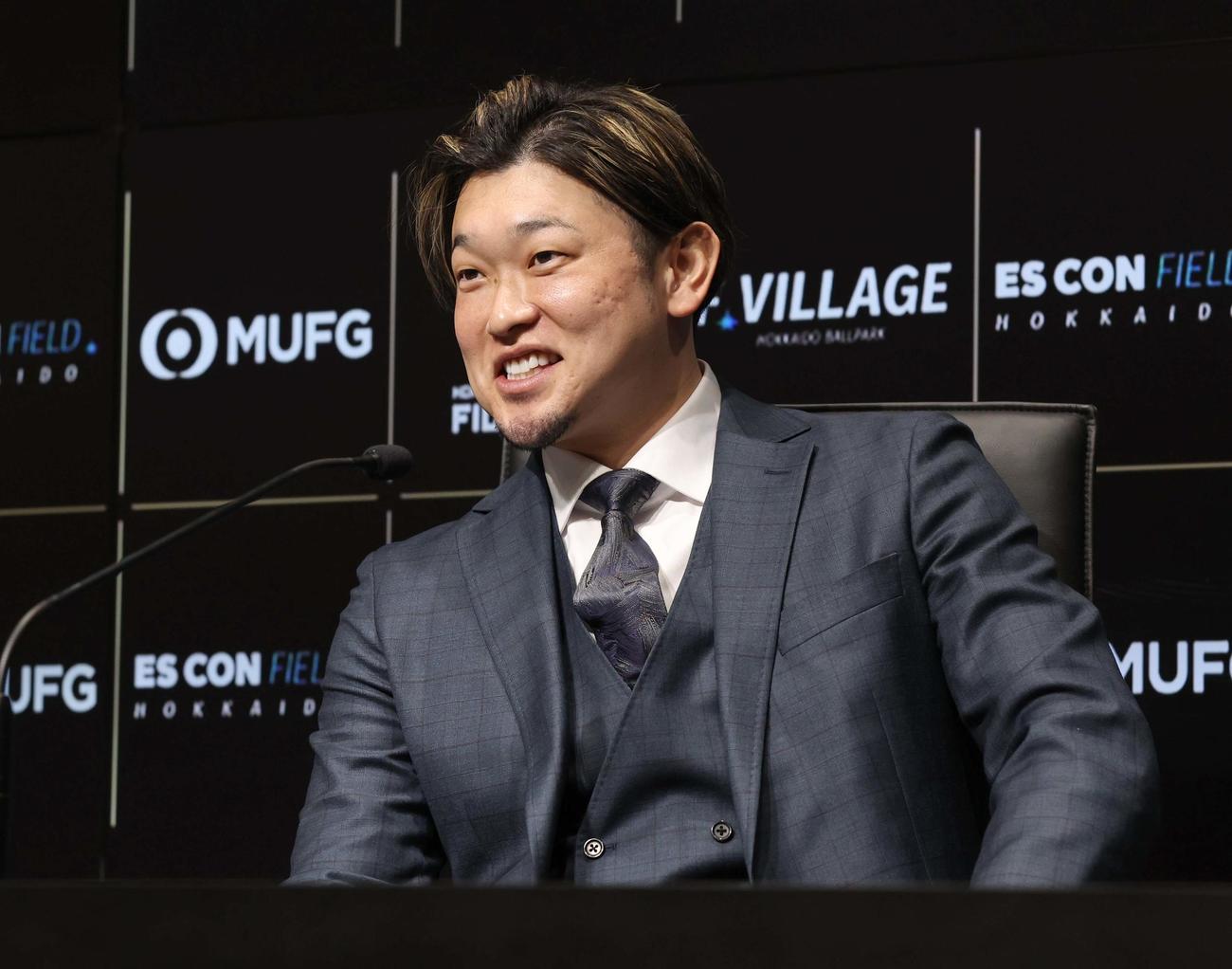 契約更改を終え会見する日本ハム池田（撮影・黒川智章）