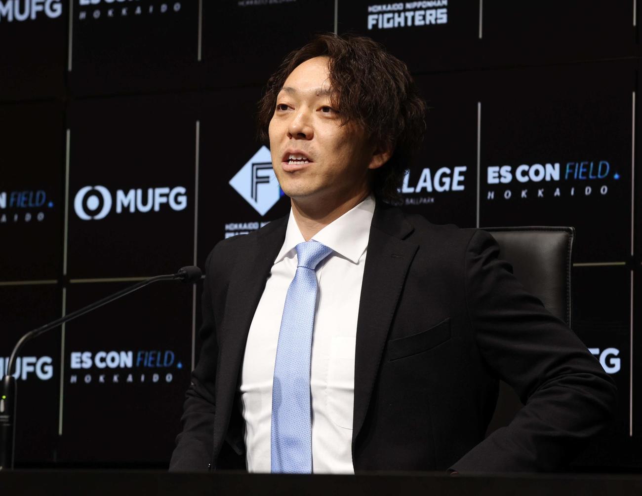 契約更改を終え会見する日本ハム宮西（撮影・黒川智章）