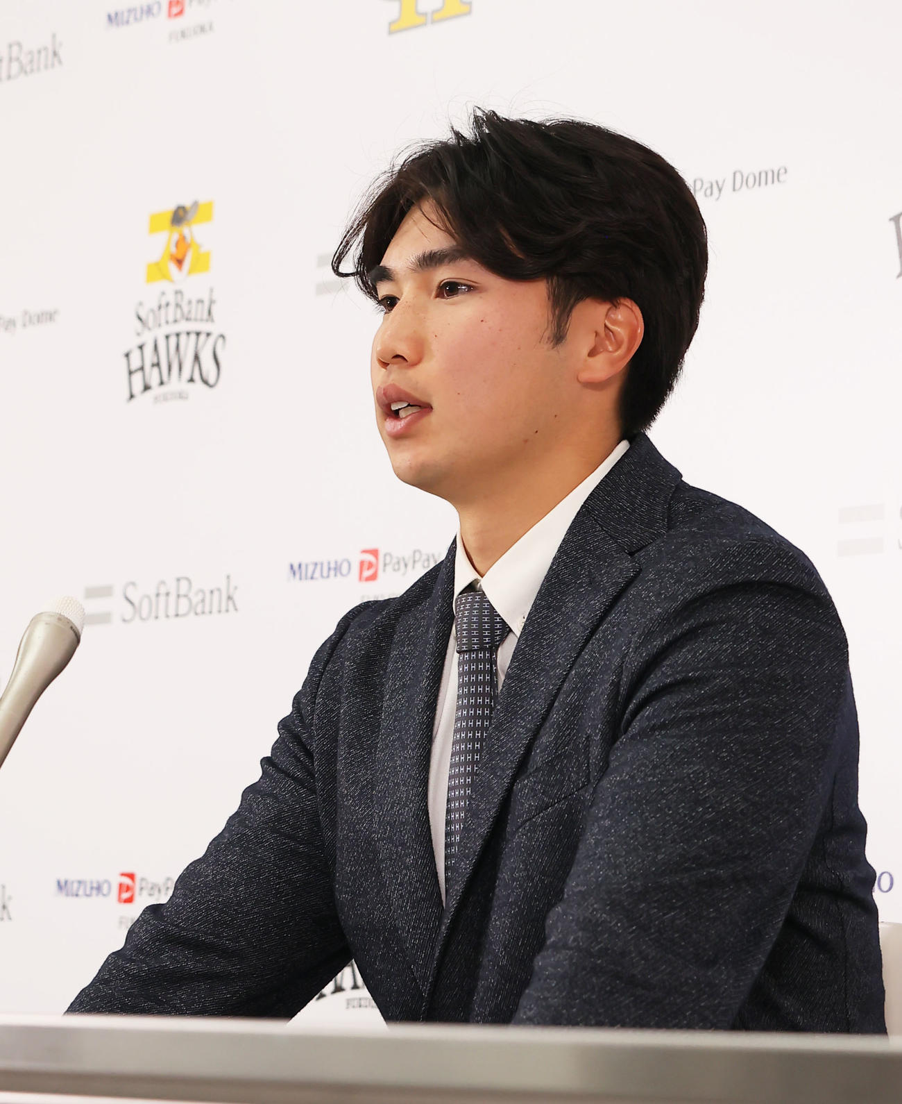契約更改を終え会見に臨む広瀬（撮影・鬼束羽瑠菜）