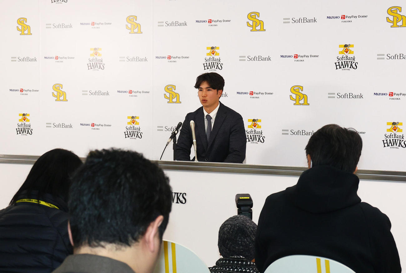 契約更改を終え会見に臨む広瀬（撮影・鬼束羽瑠菜）