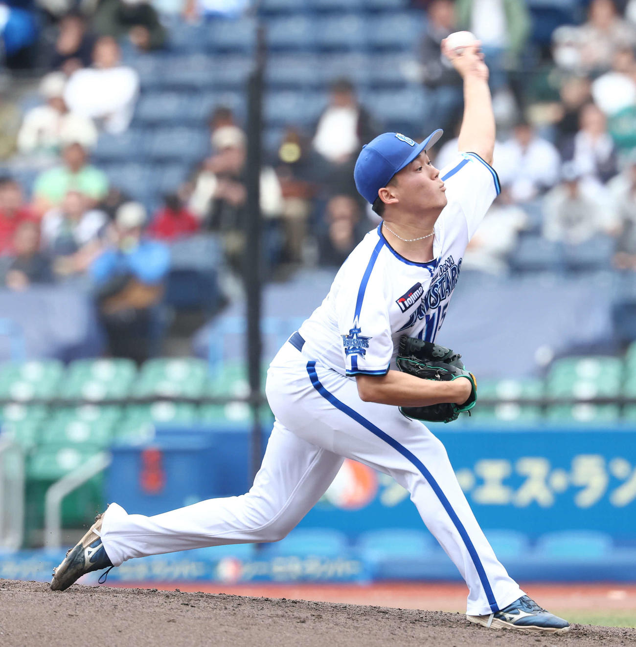 24年11月14日　トライアウトで力投するDeNA高田（撮影・河田真司）
